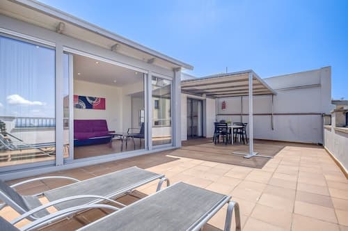 Apartment in Roses With Beachfront Access