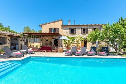 Traditional Charm With Private Pool