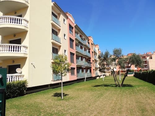 Coastal Getaway in Empuriabrava for 4
