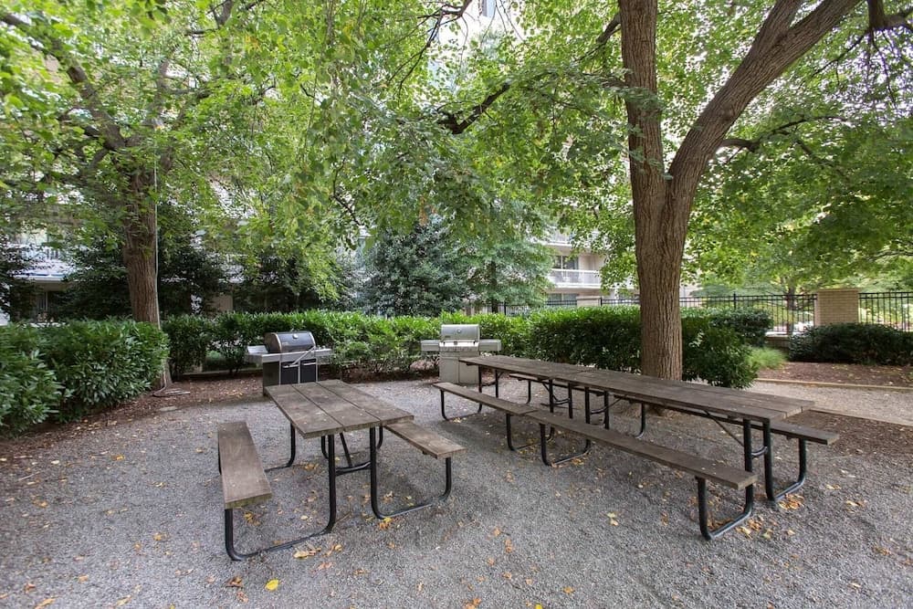 Crystal City Condo w Top Amenities