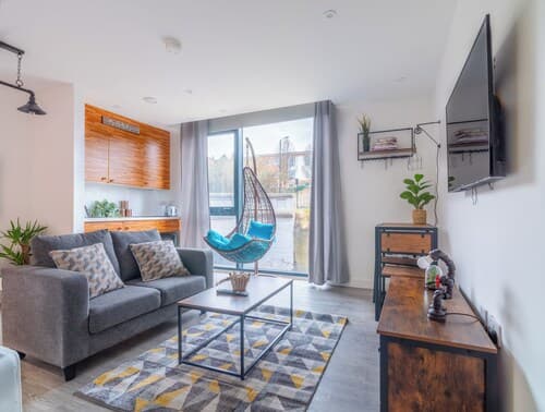 Sheffield City Apartment - Modern & Cozy