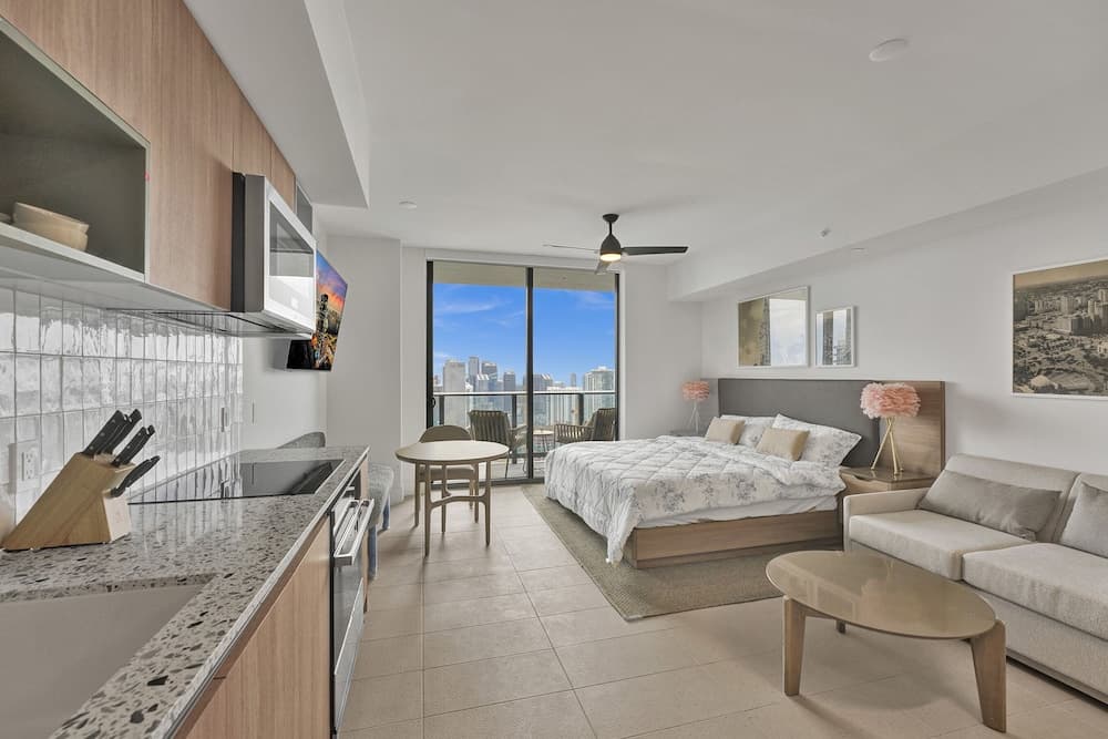 Downtown Studio w City Views