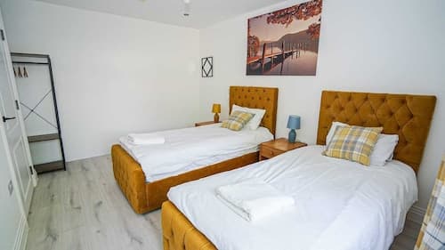 Modern 4-Bedroom Home with Free Parking