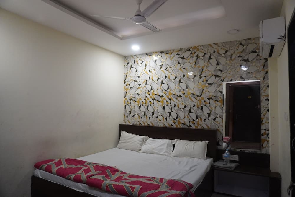 Shreenath Hotel
