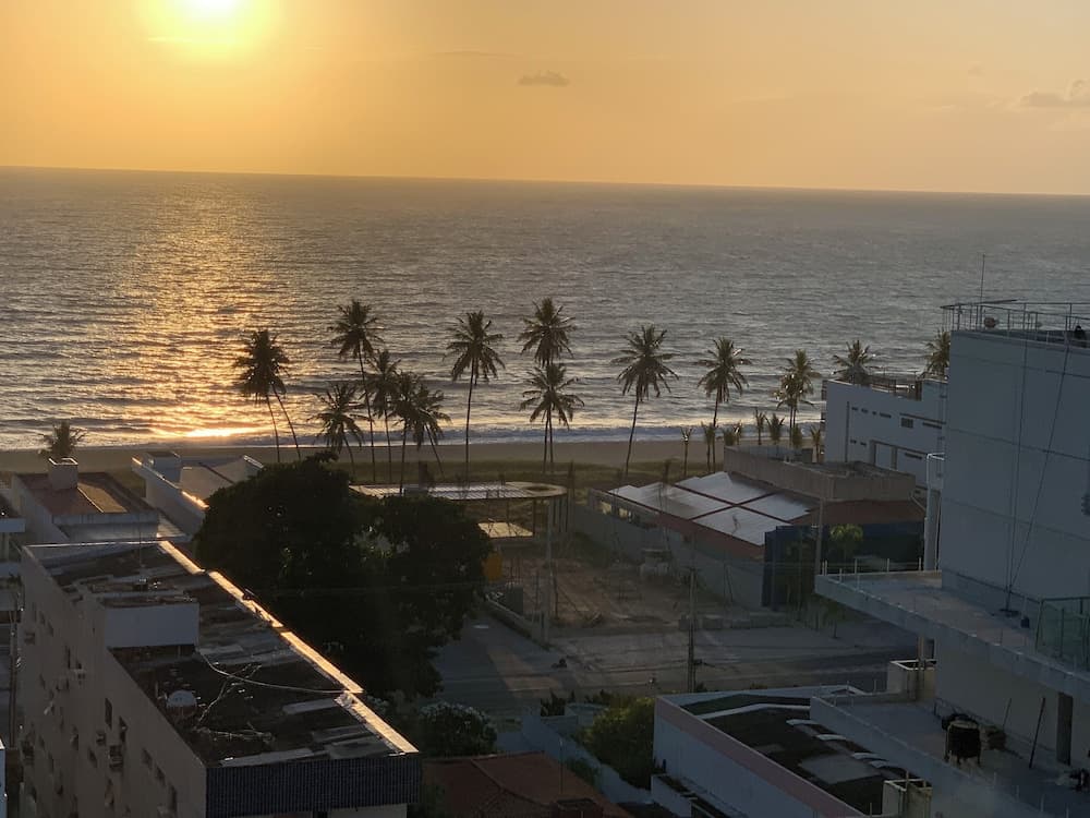 Apto INTEIRO com varanda -VISTA para mar