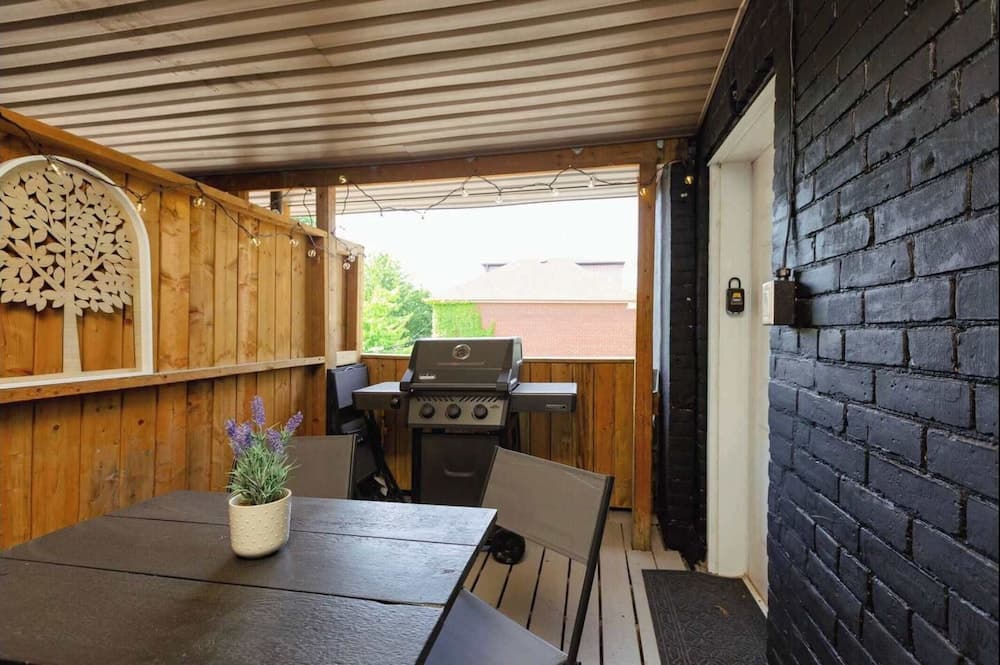Casa Leslieville - 2BR Suite w LRG Patio