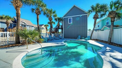 Communal Pool, Beach Gear & Prime Location Near Port Aransas Beaches Salty Seas by Avantstay