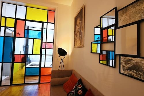 Stylish 3 Bd 3 Bath Duplex In Brussels