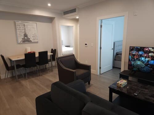 Signature Airport Proximity suite