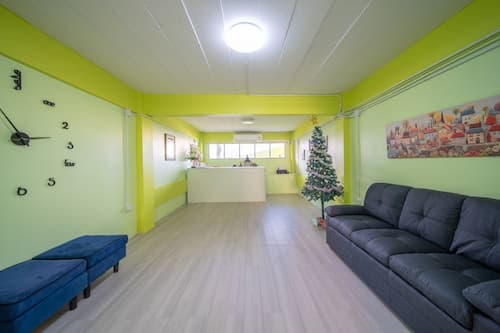 UrbanNest Hostel