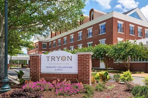 Tryon Riverfront Inn New Bern, Tapestry