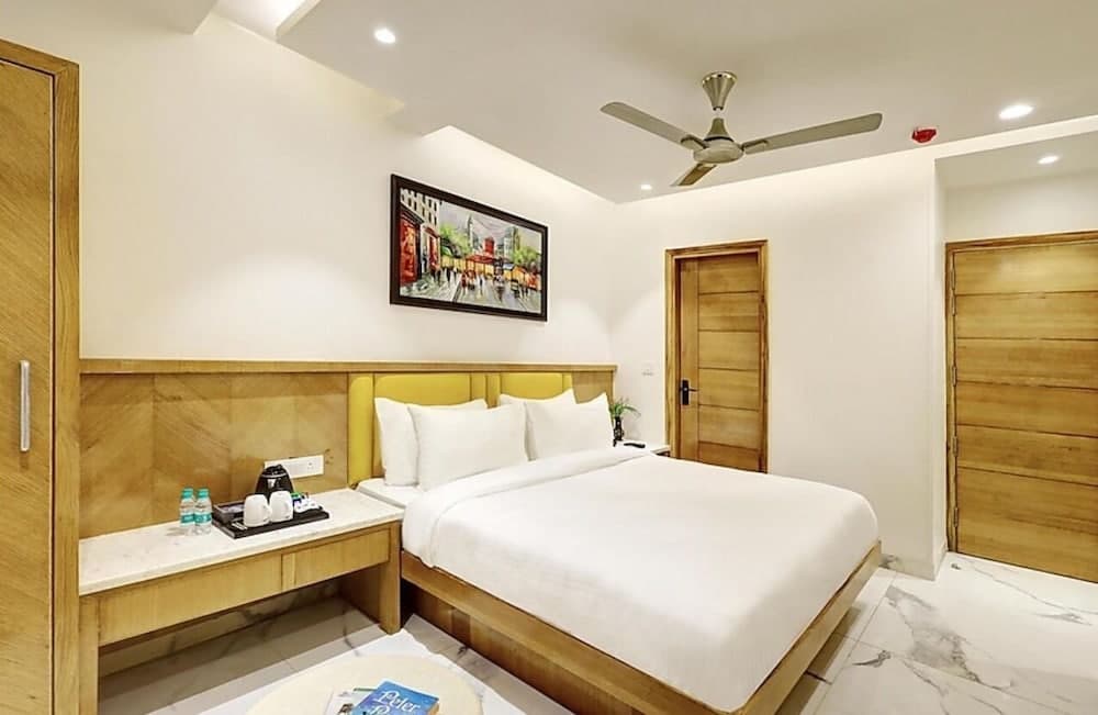 Hotel Paras Delhi Airport