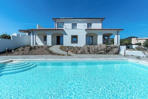 Villa Infinity with Pool by Wonderful Italy