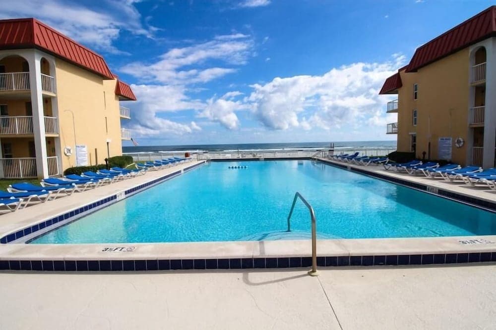 Point East 301
