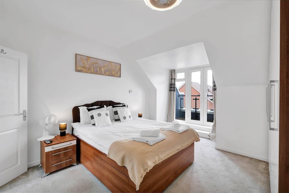 3 Bedroom and 2 Bath House with Balcony