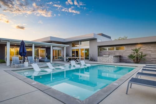 Polo Villa 1 by Avantstay Features Expansive Putting Green Pool Spa Outdoor Firepit 260-322 5 Bedrooms