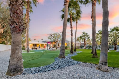 Polo Villa 6 by Avantstay Features Expansive Putting Green Pool Spa Outdoor Firepit 260324 5 Bedrooms