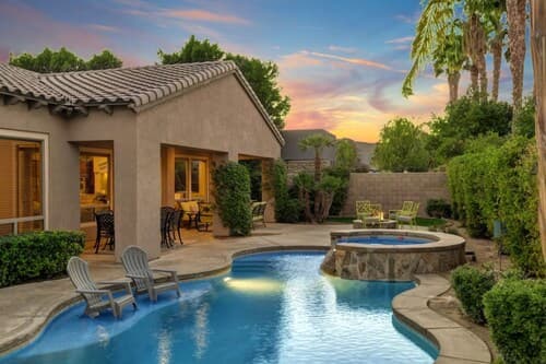 Songbird by Avantstay Pool Spa Firepit Tons of Outdoor Seating