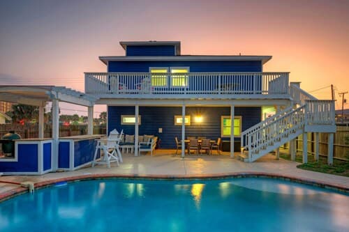 Leave of Absence Luxe Coastal Stay w Pool Outdoor Dining Minutes to Beach