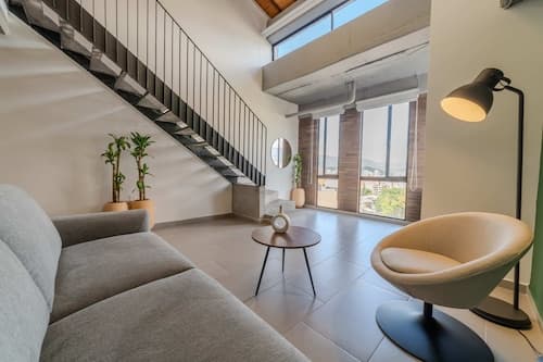 W Contemporary Loft w AC in Trendy Laureles