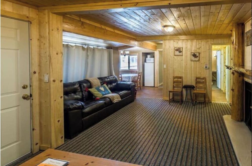 Sleepy Hollow Cabins and Hotel