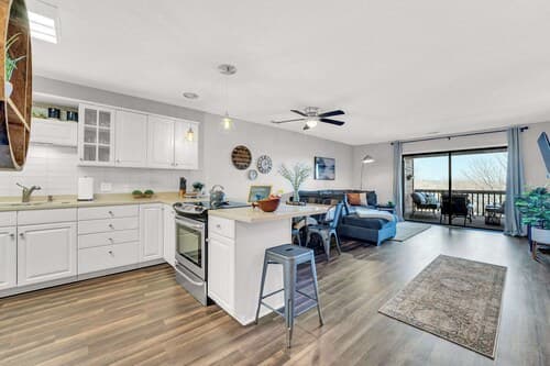 Bright Stylish Condo w/ Balcony