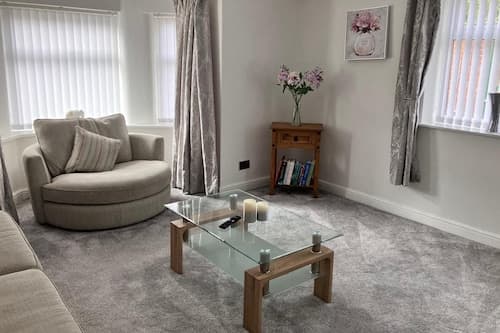Beach House Apartment, Sleeps 4 With Patio