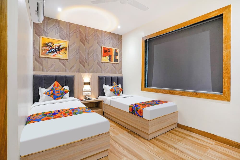 Fabhotel Riza International