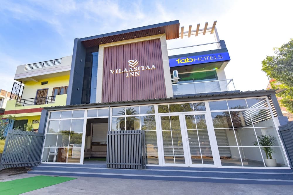 Fabhotel Villa Inn