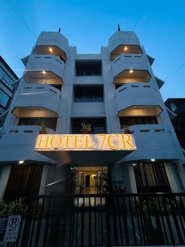 Hotel 7 Cr