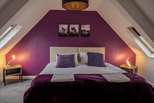 4br-sleeps8-privategarden-freeparking