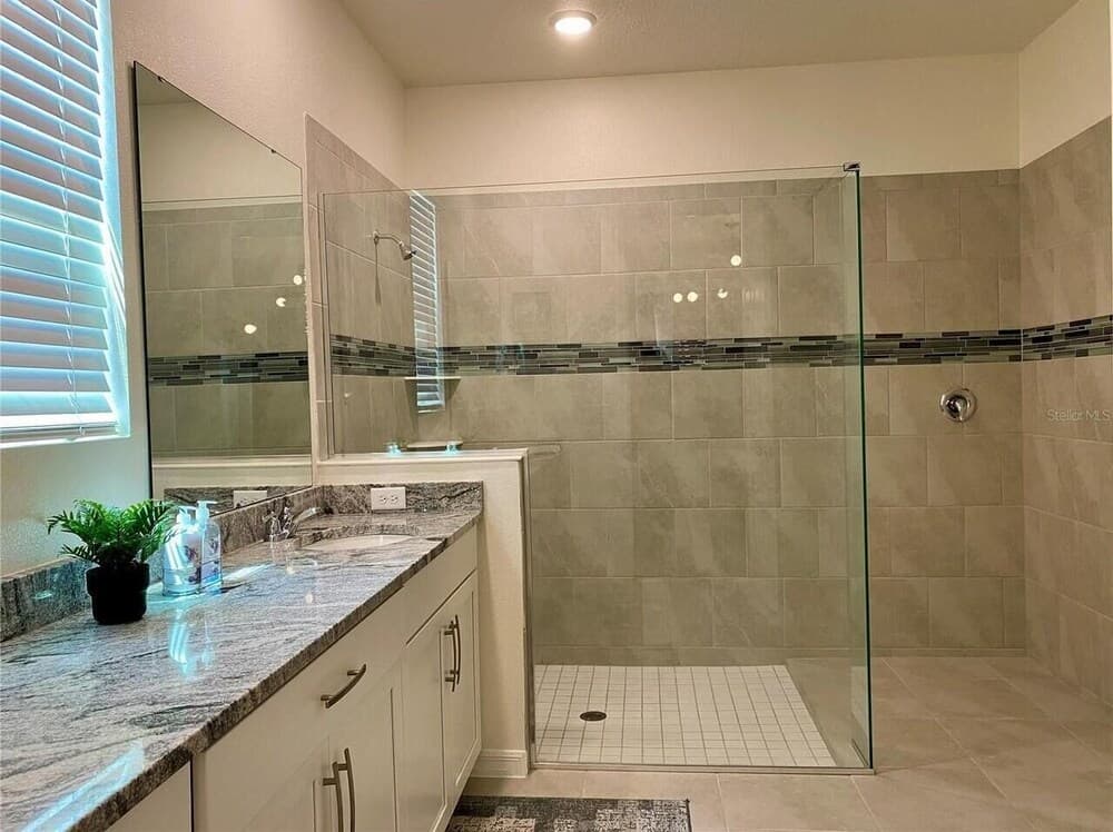 8949 CB - Exquisite Luxury Home With Pool Retreat