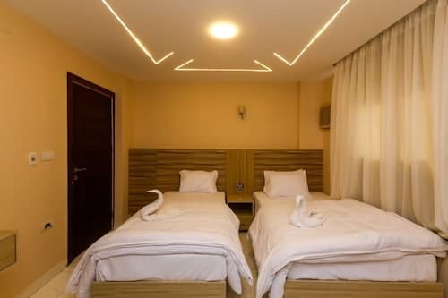 kings pyramids view inn
