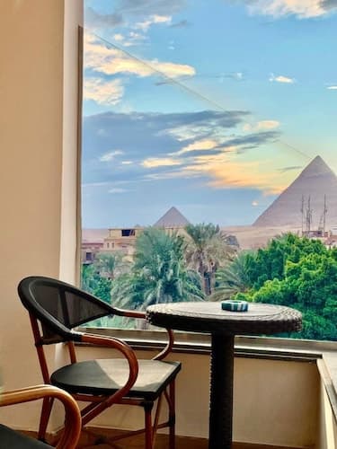 Plaza Pyramids View Inn