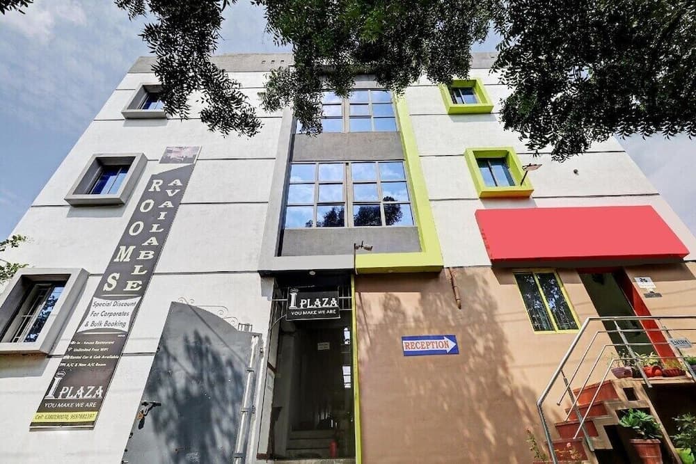 HOTEL I PLAZA