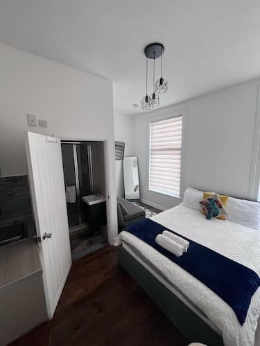 Dalston Luxe Studios (3 Miles away from Liverpool Train Station)