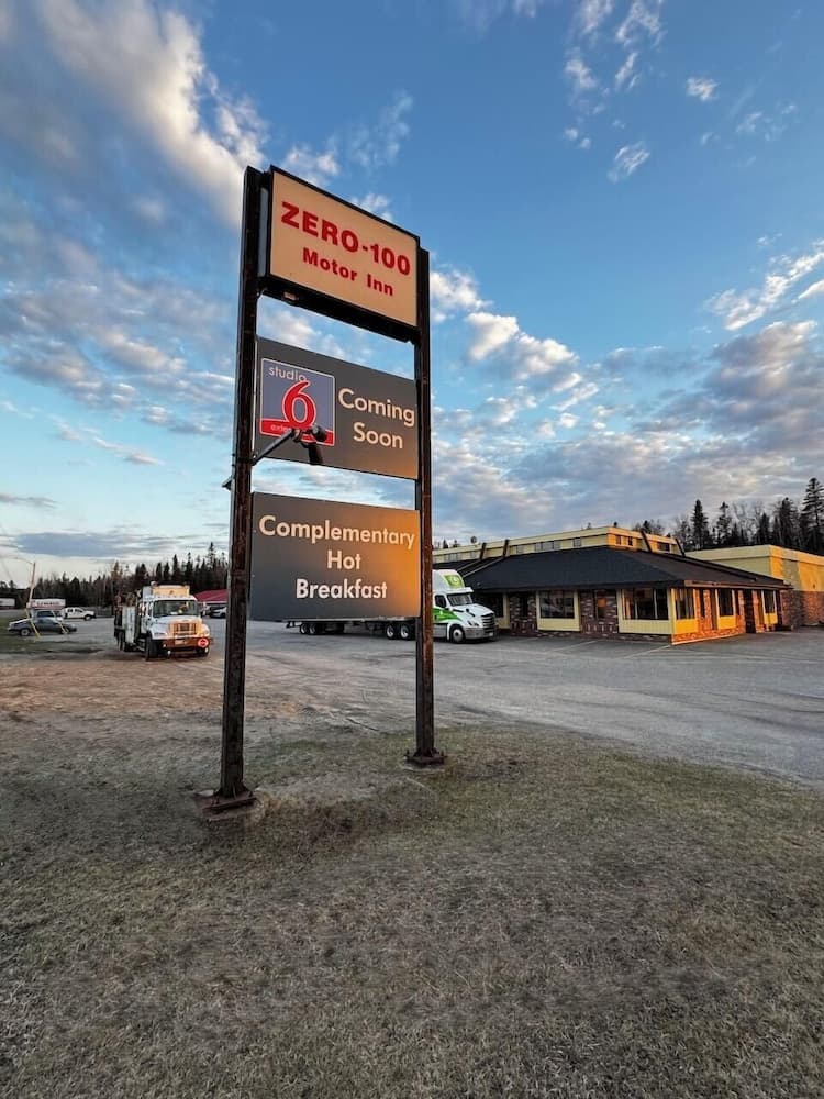 Zero-100 Motor Inn