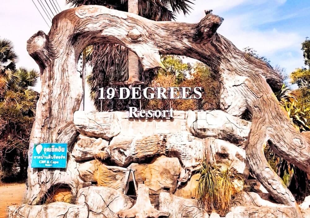 19 Degrees Resort