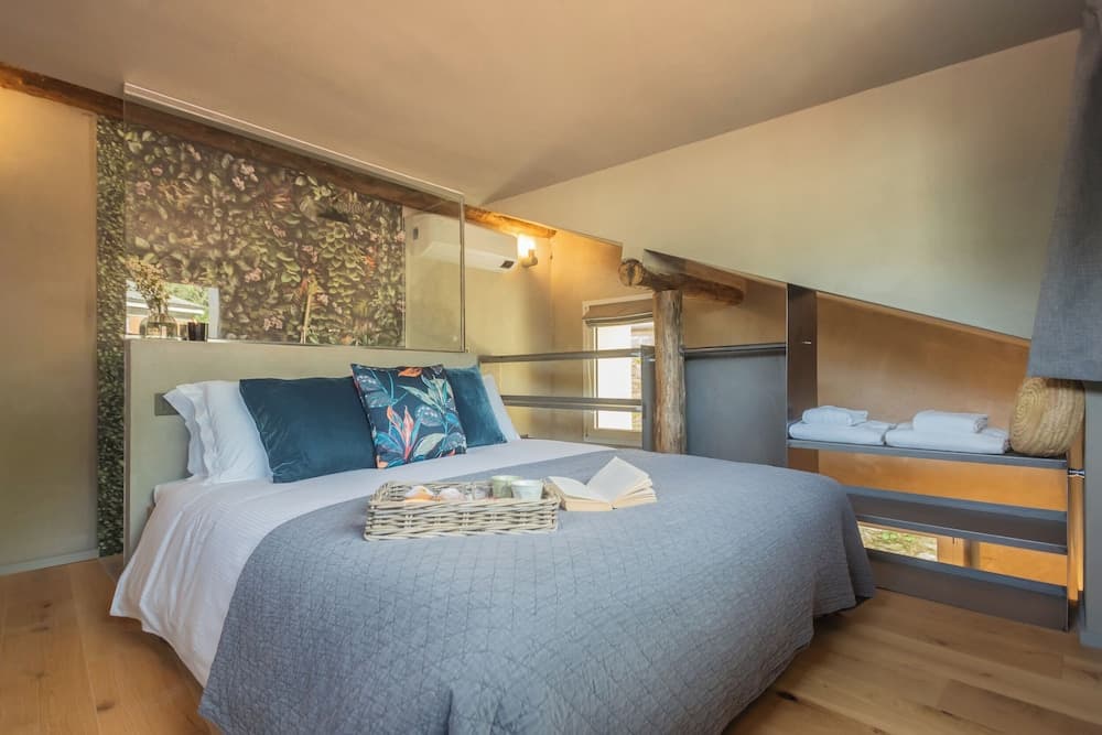 Urio's Castle Suites