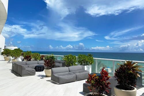 5-star Condo at The W Residences 1BR by Oneluxstay