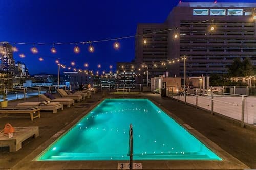 Stylish Deluxe 1BR At HWH by Oneluxstay