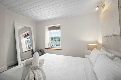 Stylish 3 Bedroom Townhouse - Hobart CBD