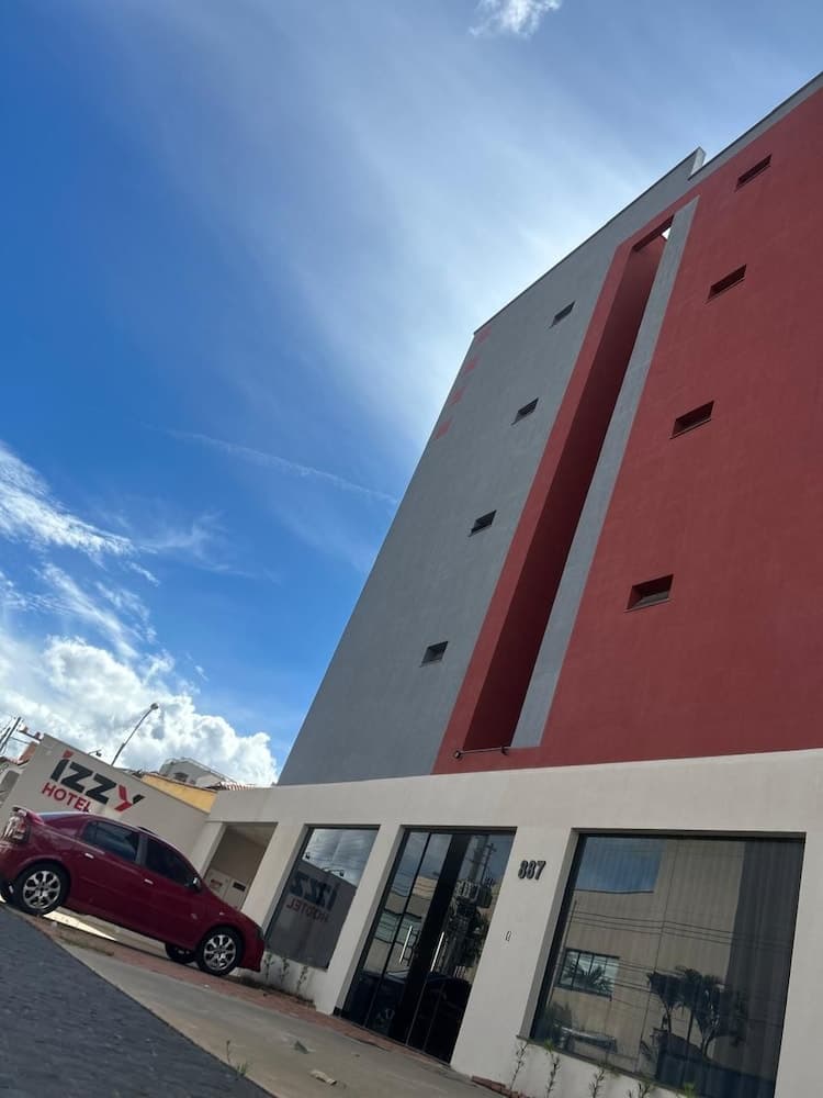 Izzy Hotel