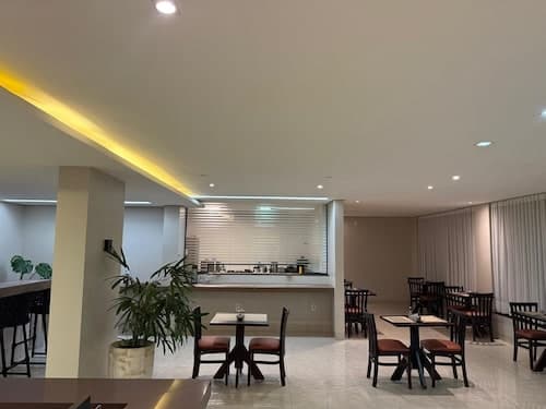 Izzy Hotel