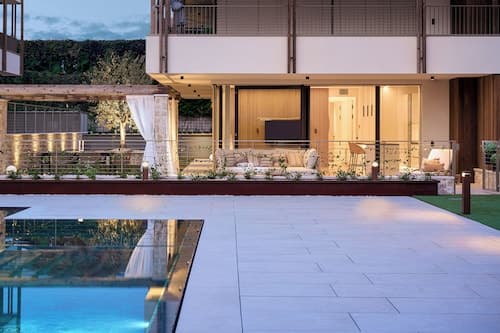 SalvatoreHomes - Pure Luxury in the Centre of Bardolino with Pool & Private Jacuzzi - Casa Olivia - a 5 Star Luxury Collection at Lake Garda