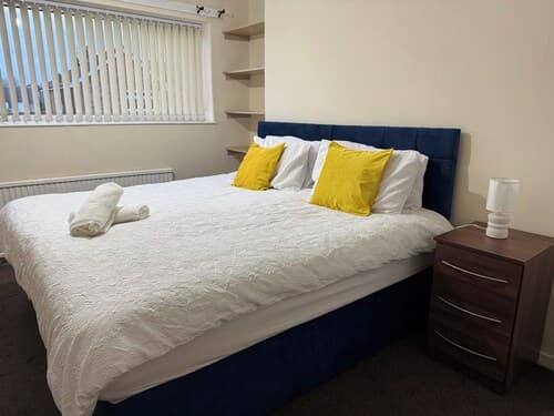 3 Bed House - Sleeps 6 - Parking - Wifi