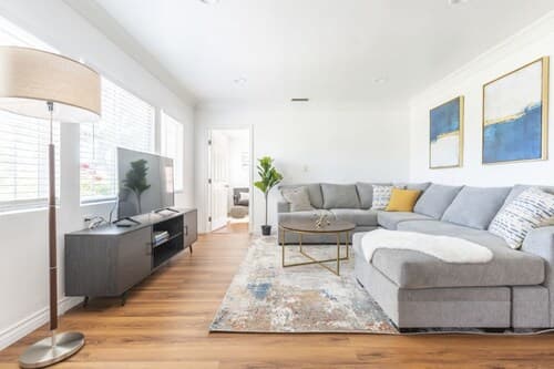 Charming Spacious Home - Modern Comforts, Prime Location