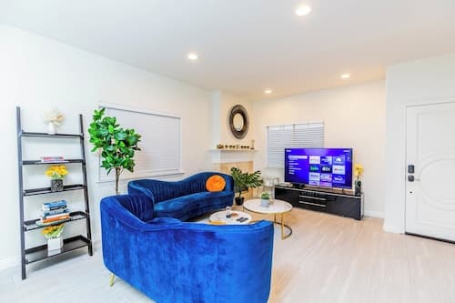 Not Affected by the Fire/elegant Pasadena Retreat Prime Comfort Awaits