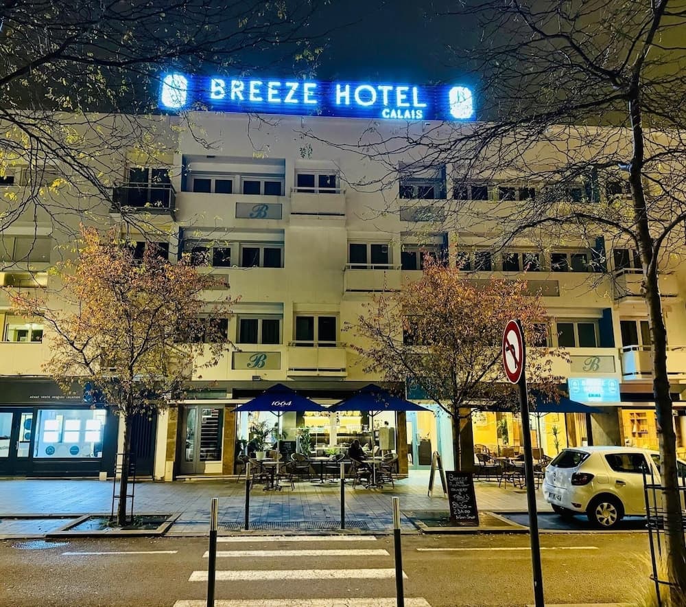 BREEZE HOTEL
