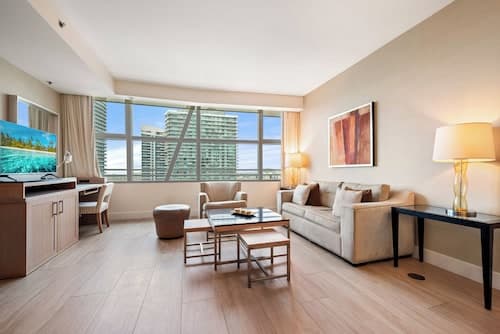 Brickell Arch Apartment City Views & Free Parking by Palermo Home Miami